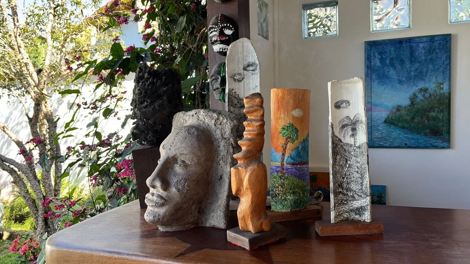 Esculturas e peças artísticas da Casa Arte Caborê