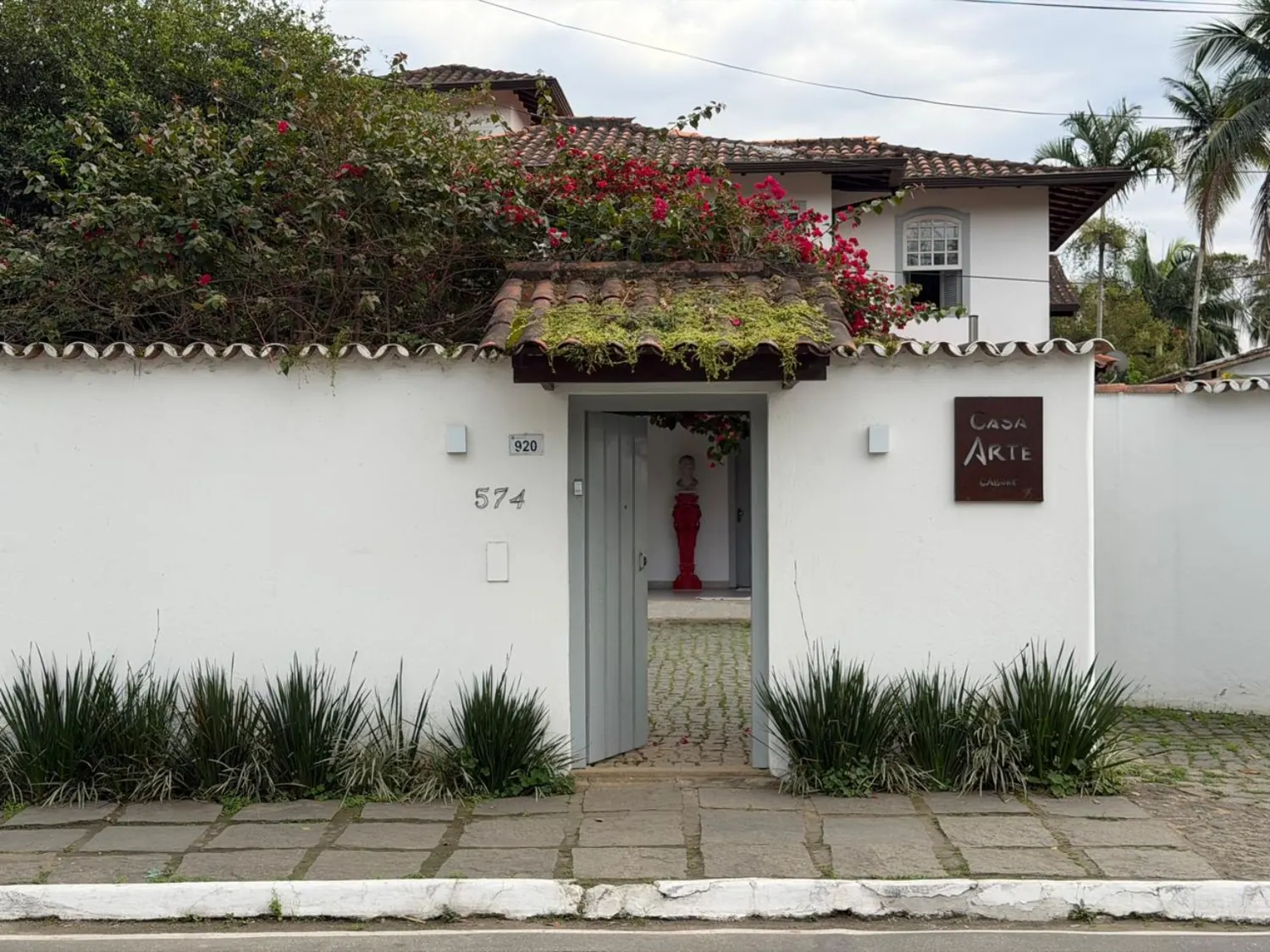 Fachada da Casa Arte Caborê